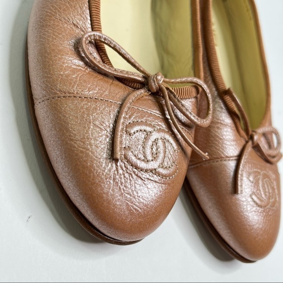 CHANEL Metallic Pink Flats - Picture 6 of 13